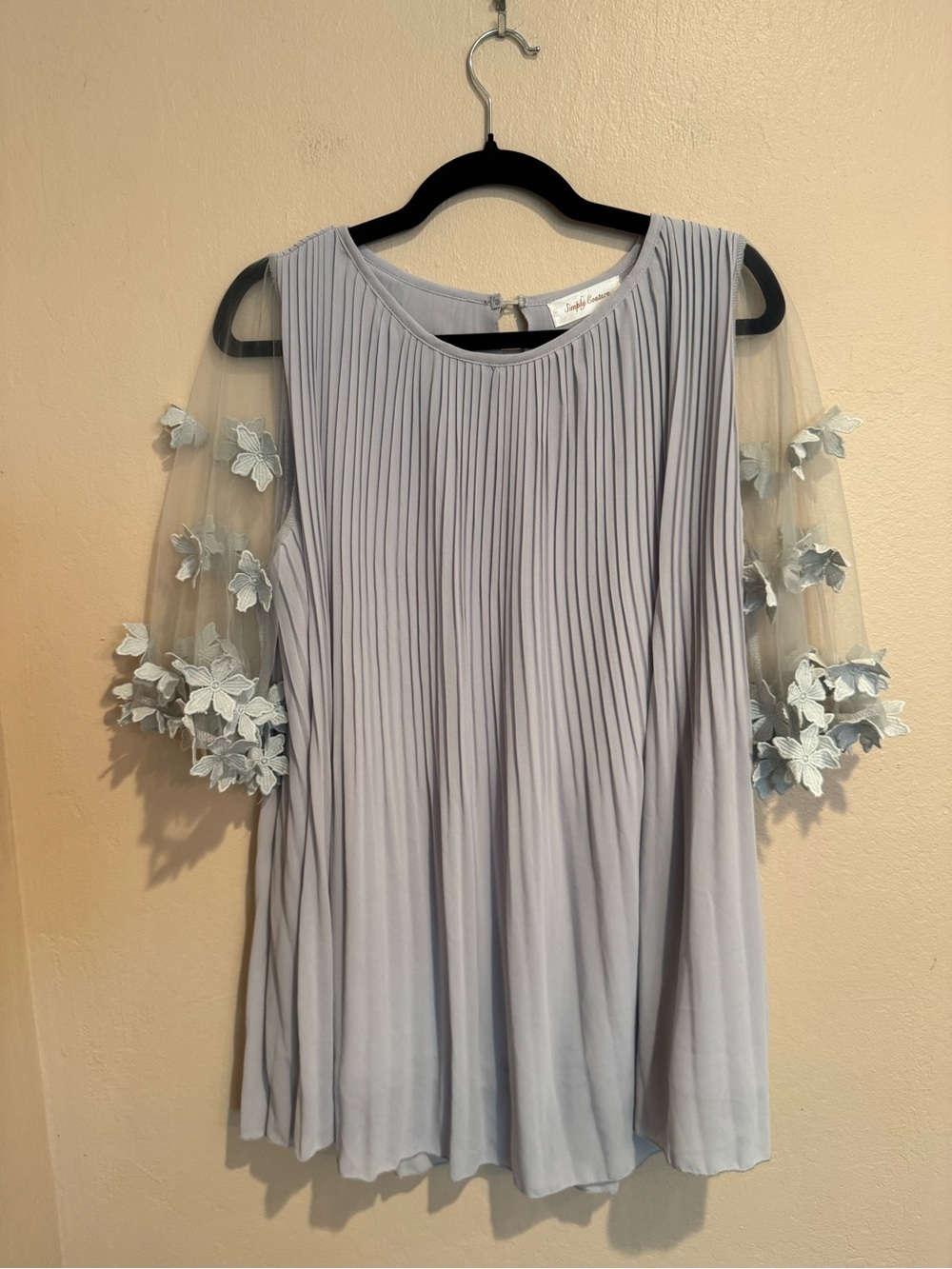 Simply Couture Pleated Tunic in Light Gray with Sheer Sleeves & Flower Apliques